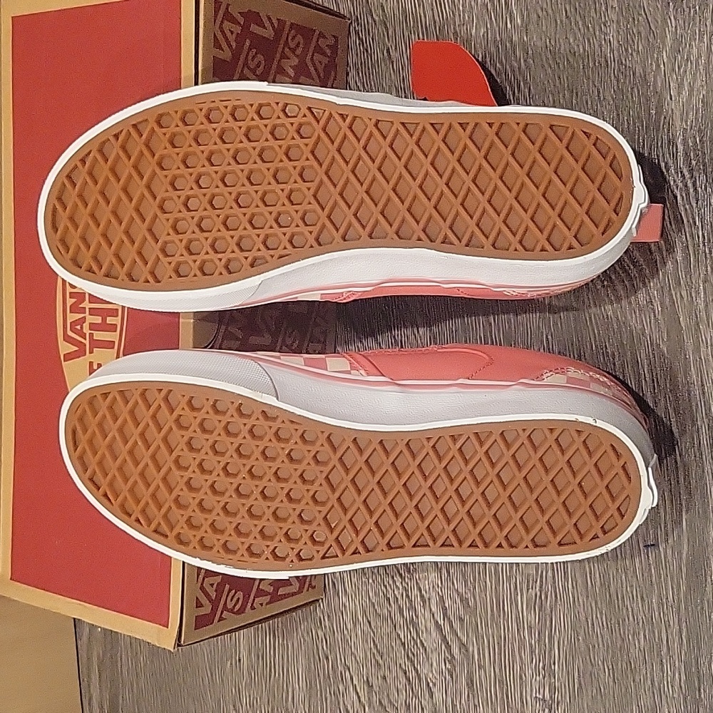 Vans - Picture 7 of 9